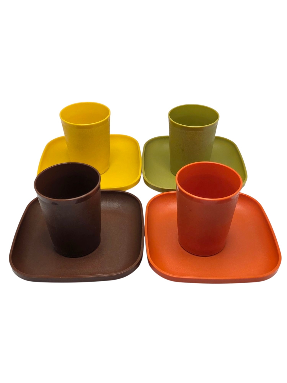 Vintage Tupperware “Serve It” Harvest Color Child’s Play Set 8 Pc Plates & Cups